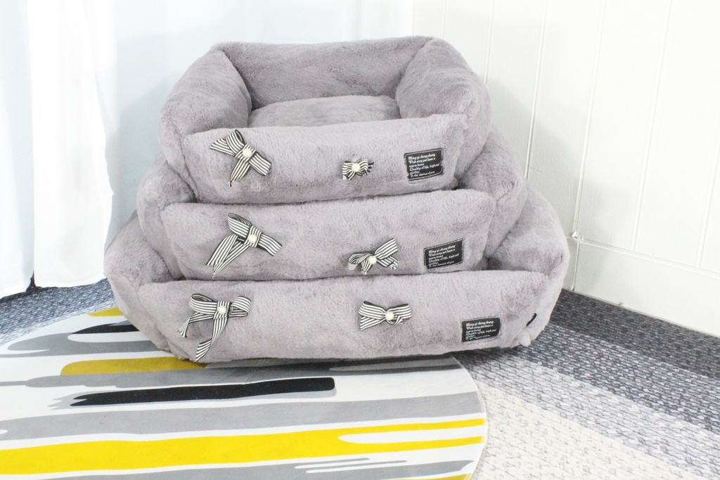 Cama plush con moños (L 72x52x30 cm, Gris)
